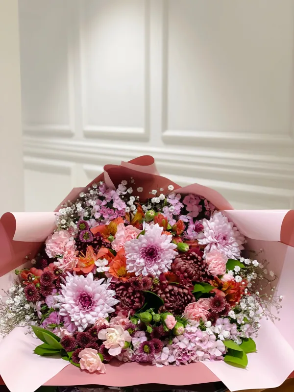 Bouquet de fleurs roses élégant pour cadeau et décoration